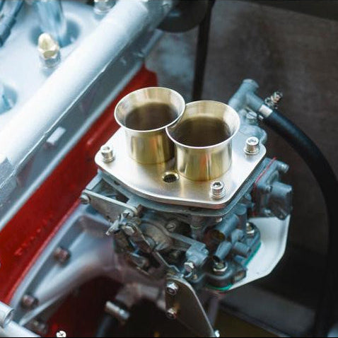 Ansaugtrichter Jikov Lotos DDR Sportboot Wartburg, im montiertem Zustand.