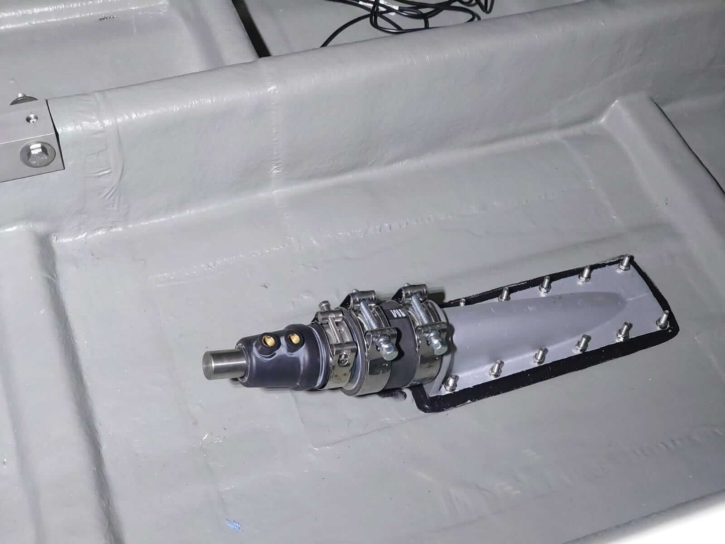 Adapterhülse Wellendurchlass Lotos DDR Sportboot, im eingebautem Zustand