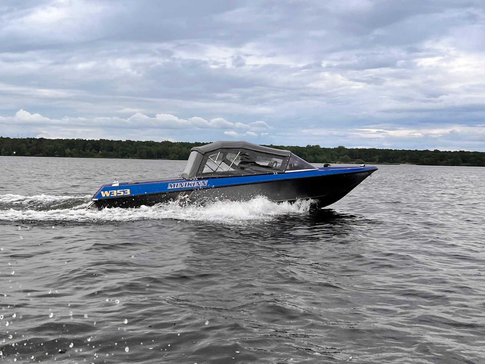 rhbs-shop.com. Lotos DDR Sportboot, Wartburg Ersatzteile. Eine Fahrt mit dem Lotos.