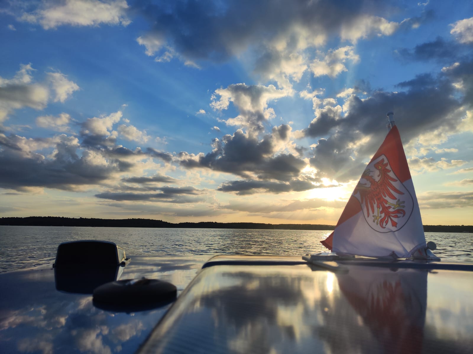 rhbs-shop.com. Lotos DDR Sportboot, Wartburg Ersatzteile. Sonnenuntergang im Lotos.