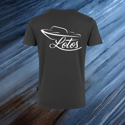 Lotos Sportboot Premium Shirt Dark Grey Herren mit weißem Lotos Logo auf der Rückseite.